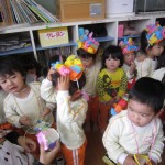 鬼が登場すると隅っこにかたまってしまいました・・・