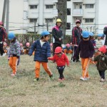 手を仲良くつないで・・・