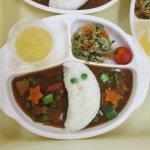 給食はお月様のカレー