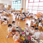 みんなで給食たべたよ